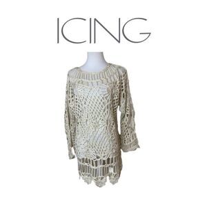 Iceing Sweater With Glod Flexes. Sz NS